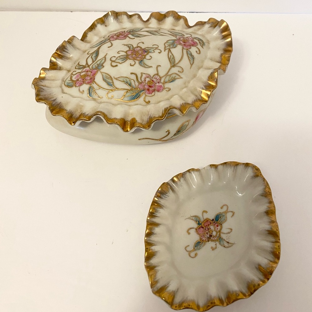 •Vintage• Ruffle Edge Trinket Box with Tray